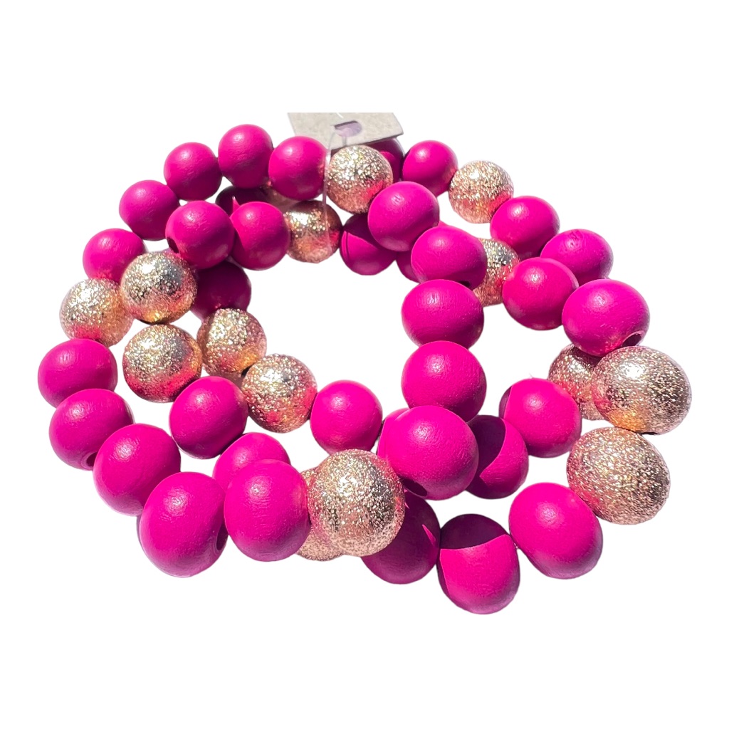 107. Women’s Fuchsia Wood & Gold Three Strand Stretchy Bracelet Set Nwt